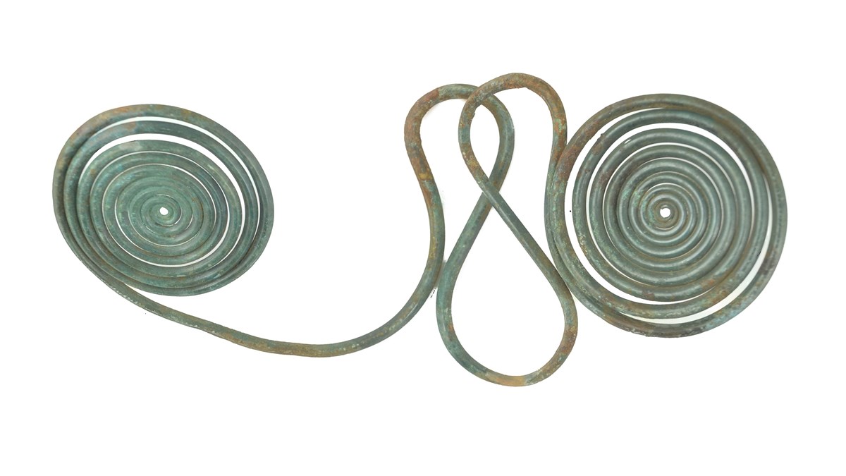 Ett föremål i brons med spiraler