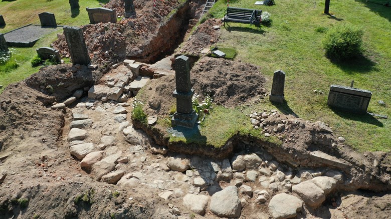 Bild på den arkeologiska utgrävningen av Edsleskogs medeltida kyrka.